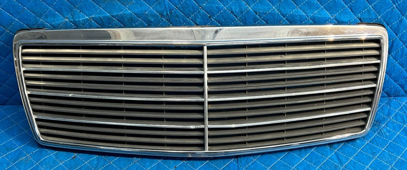 1998 MERCEDES S500 CHROME GRILLE OEM