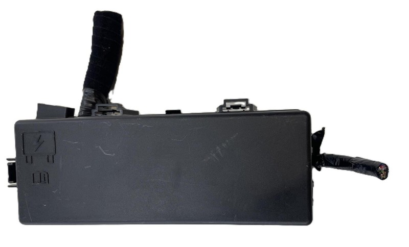 2014-2017 Maserati Quattroporte Rear Trunk Fuse Junction Box OEM 71073975