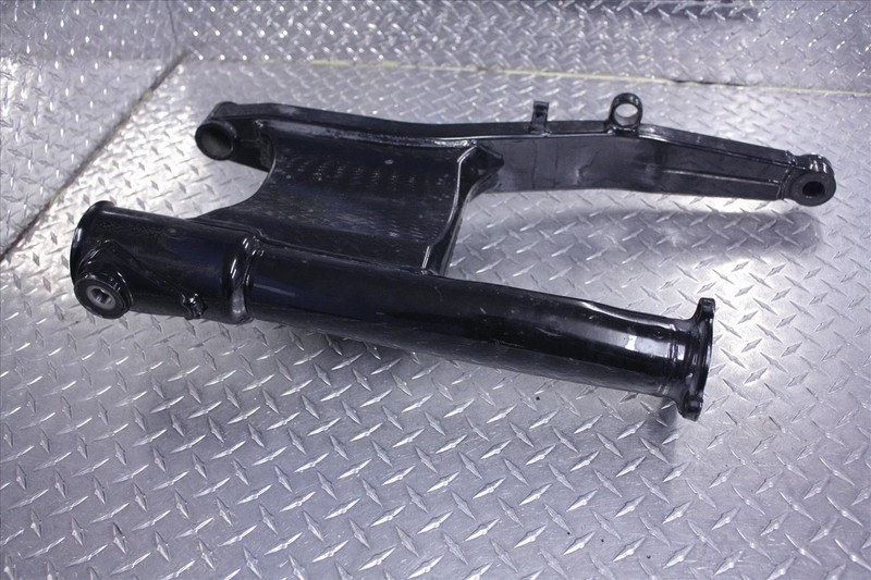 04 SUZUKI VL 1500 INTRUDER LC SWING ARM OEM VL1500