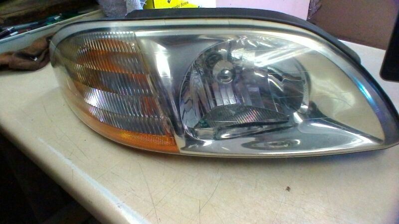 Passenger Right Headlight Fits 99-00 WINDSTAR 81680