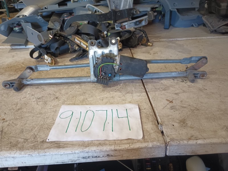 2002-2005 Mercedes-Benz ML500 Windshield Wiper Linkage Motor A1638200340
