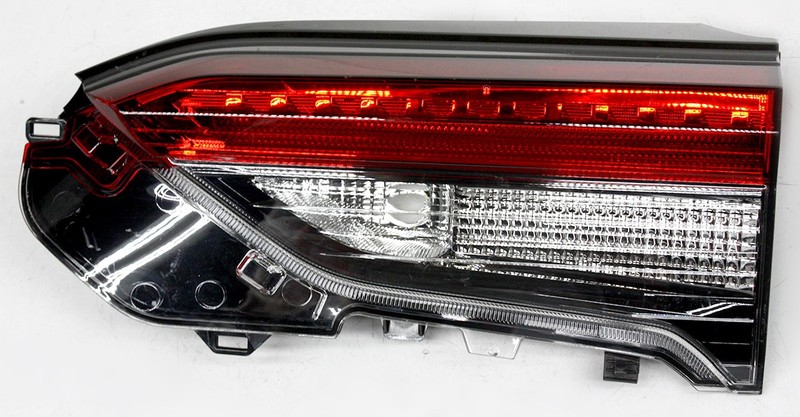 OEM Right Passenger Side LED Tail Lamp For Toyota Rav4 81580-0R060 Lens Chip