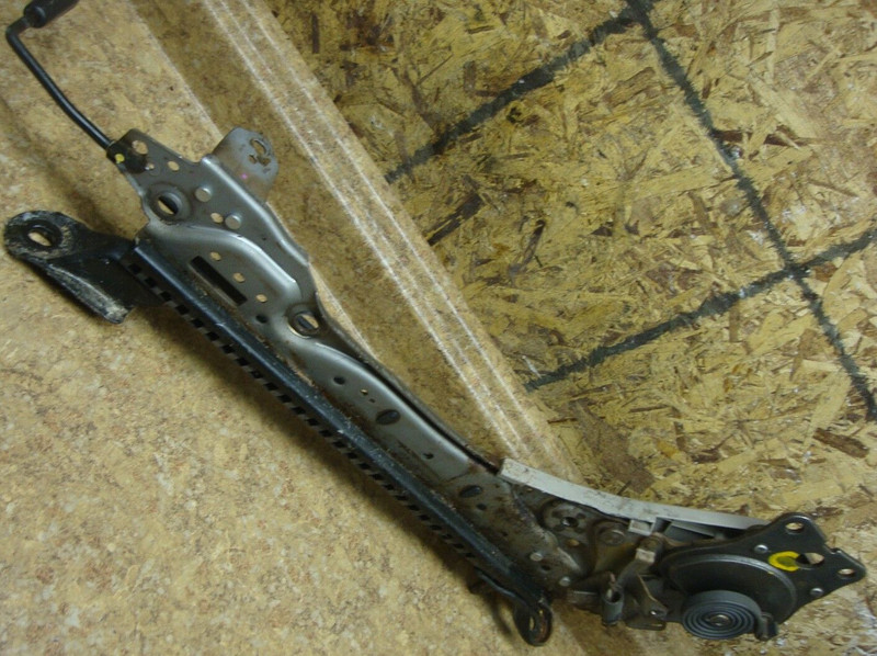 2005 Nissan Altima 2.5S 2.5 L S SL Passenger Seat Left Rail Mount Adjuster Track
