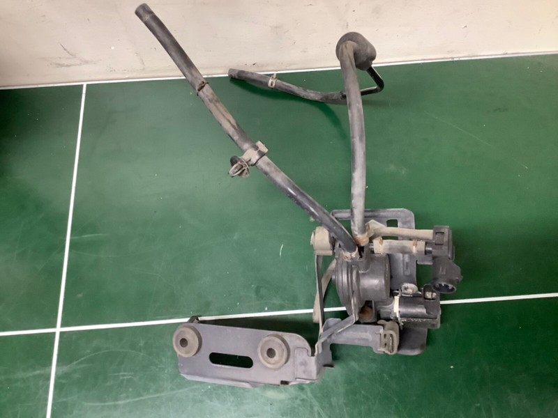 01-05 Honda Insight one way valve ,vent presure , BPS sensors w bracket Used OEM