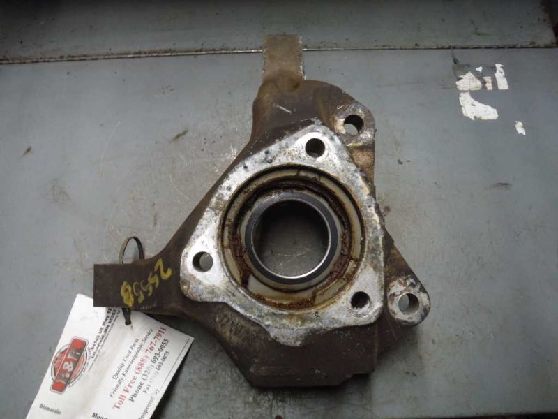 97 98 99 00 GRAND PRIX R. FRT SPINDLE/KNUCKLE 76049
