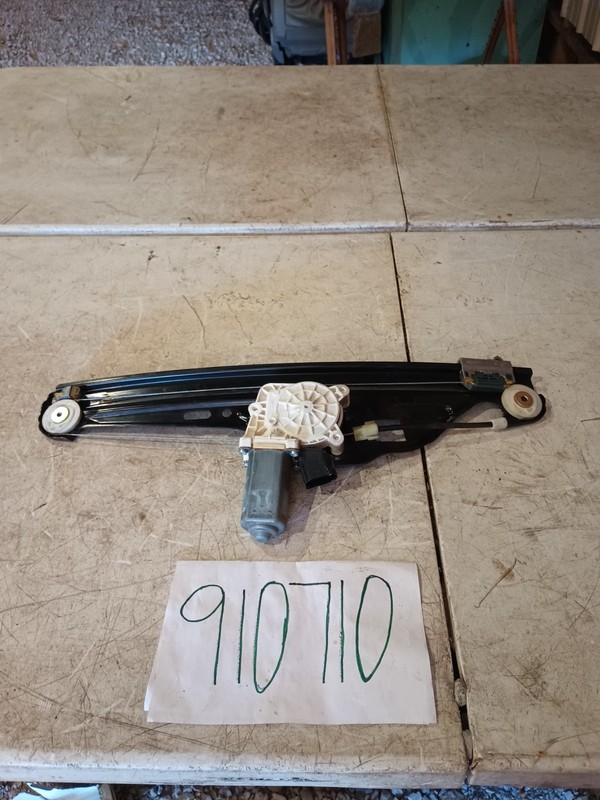 04-10 OEM BMW E60 E61 545 550 Rear Right Door Window Regulator Motor 7034388