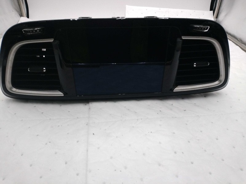 2017 Chrysler Pacifica Infotainment Display OEM White 116k Miles NJ25-26061