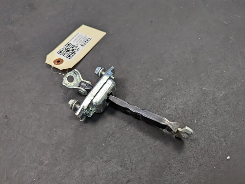 Front Right Door Hinge Check Stopper 2018 Toyota RAV4 68610-0R031 2014-2017