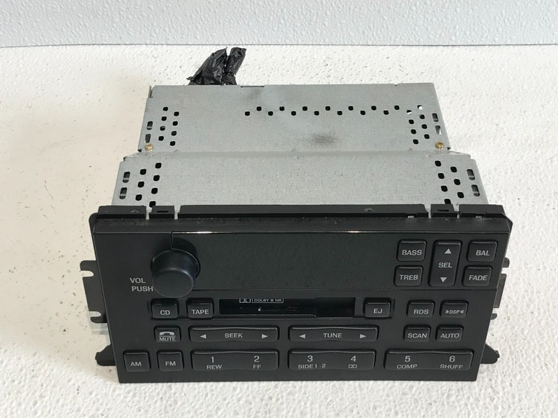 95-98 Lincoln Continental AM FM Radio Cassette OEM F80F-18C870-BG