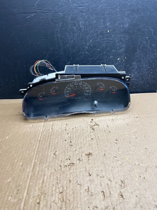 1999-2001 Ford Econoline E250 E350 Van Speedometer Instrument Cluster AD6909 DG
