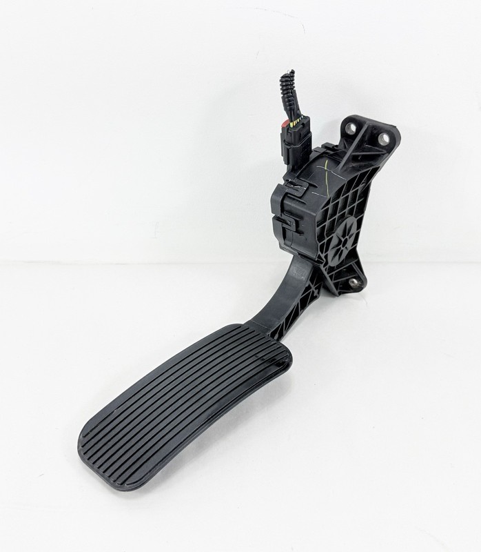 2013-2019 Ford Taurus Accelerator Gas Pedal Assembly DG13-9F836-AC Genuine OEM