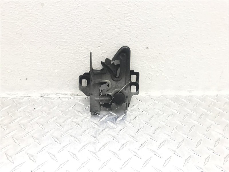 2004 CHEVROLET SILVERADO 2500 HOOD LATCH OEM