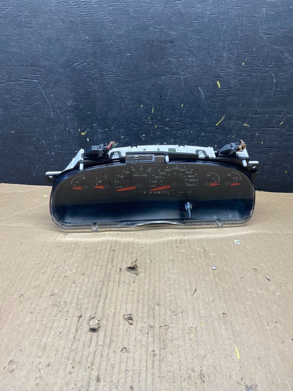 2006 Ford E350 Gauge Speedometer Cluster OEM t4832 DG