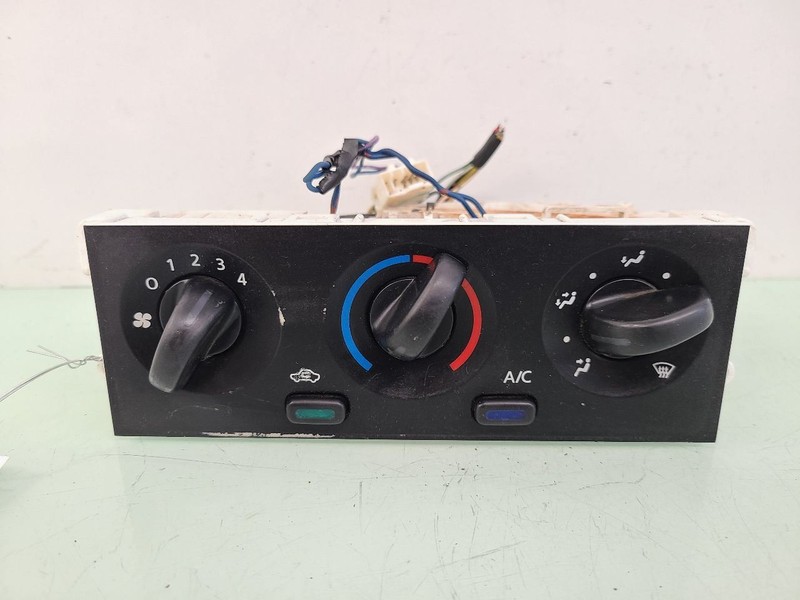 Temperature Control From 11/99 Thru 12/99 With AC Fits 00 XTERRA 584966