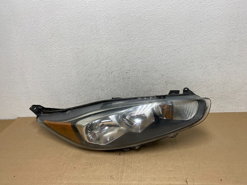2014 to 2019 Ford Fiesta Right Passenger RH Halogen Headlight Oem AE5019 DW
