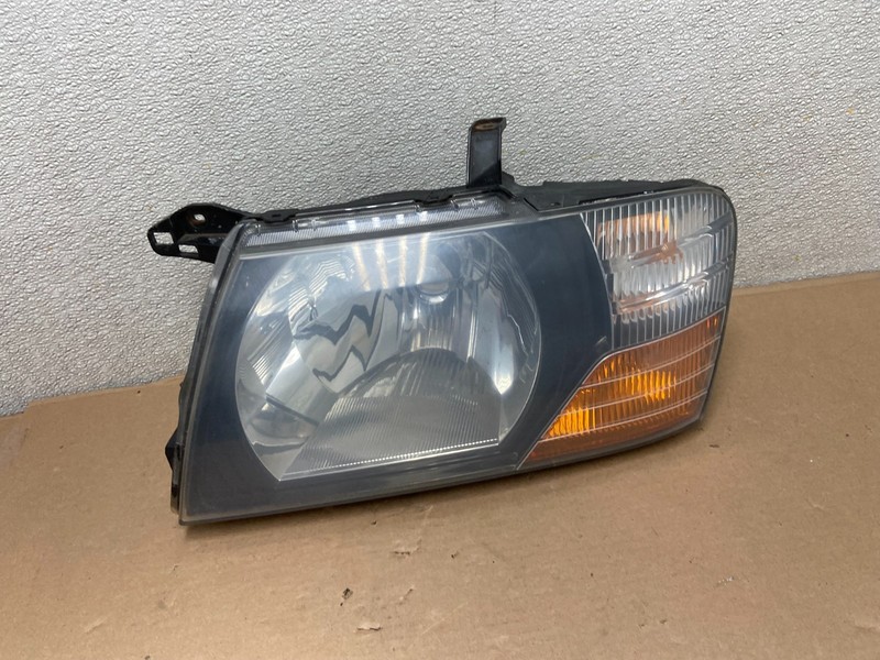 2000 to 2004 Mitsubishi Montero Pajero Left Driver LHHeadlight AA9879 DW
