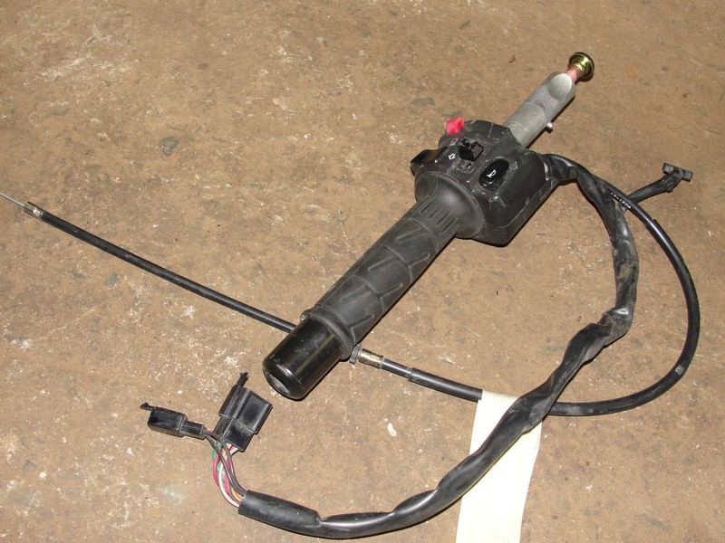 00 KAWASAKI ZX900 LEFT HANDLE BAR SWITCH TURN GRIP CHOKE CABLE HORN ZX 900