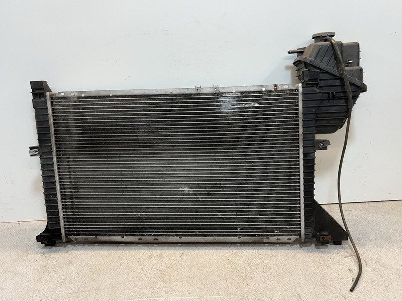 02-04 Dodge Freightliner Mercedes Sprinter T1N 2.7L Radiator Automatic