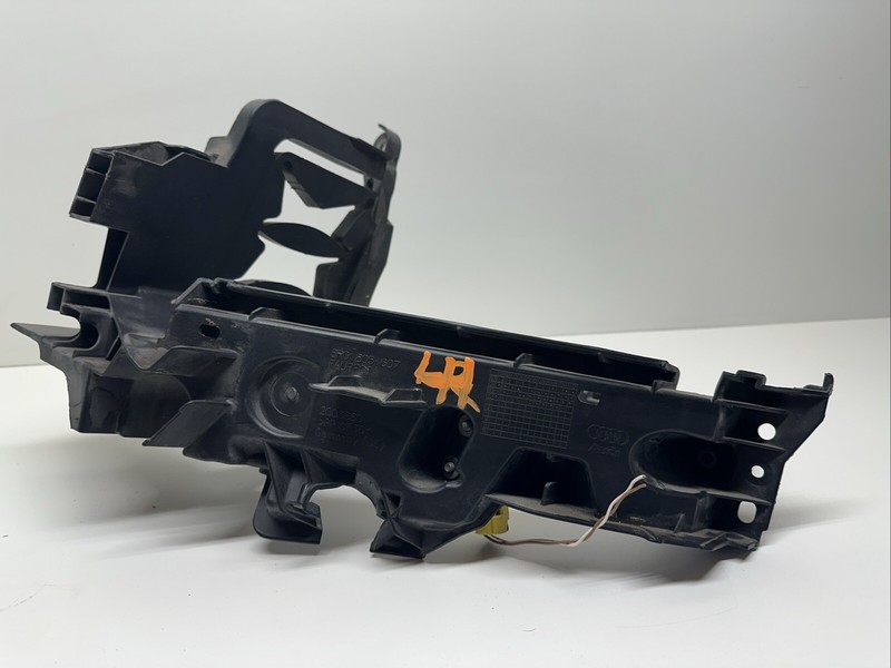 8R0805607 | 2009 - 2012 Audi Q5 Left Self Adjusting Xenon Headlight BRACKET OEM