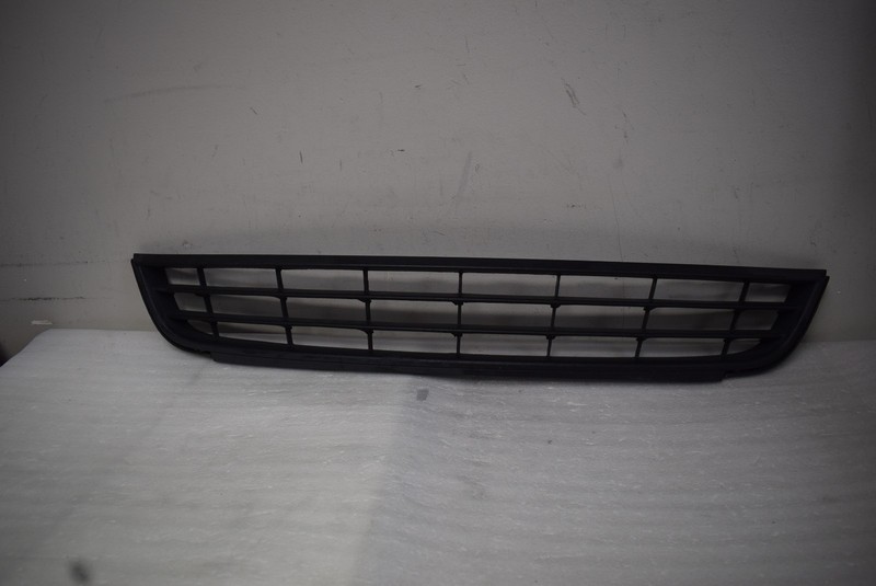 2011-2013 VOLKSWAGEN JETTA SEDAN FRONT BUMPER GRILL COVER 5C6.853.677OEM