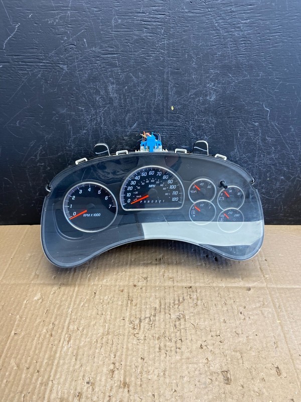 2006 - 2009 GMC Envoy Speedometer Cluster Gauge Oem AD2024 DG
