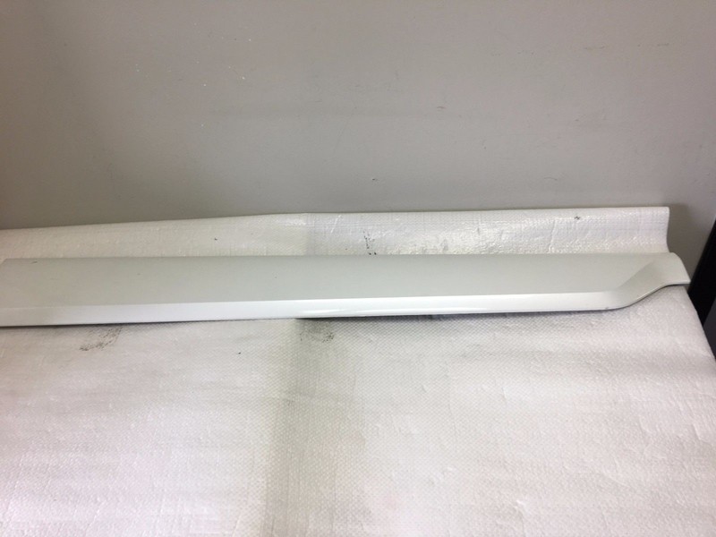 Volvo XC90 Passenger Side Front Door Moulding 31448425 Bright Silver 711