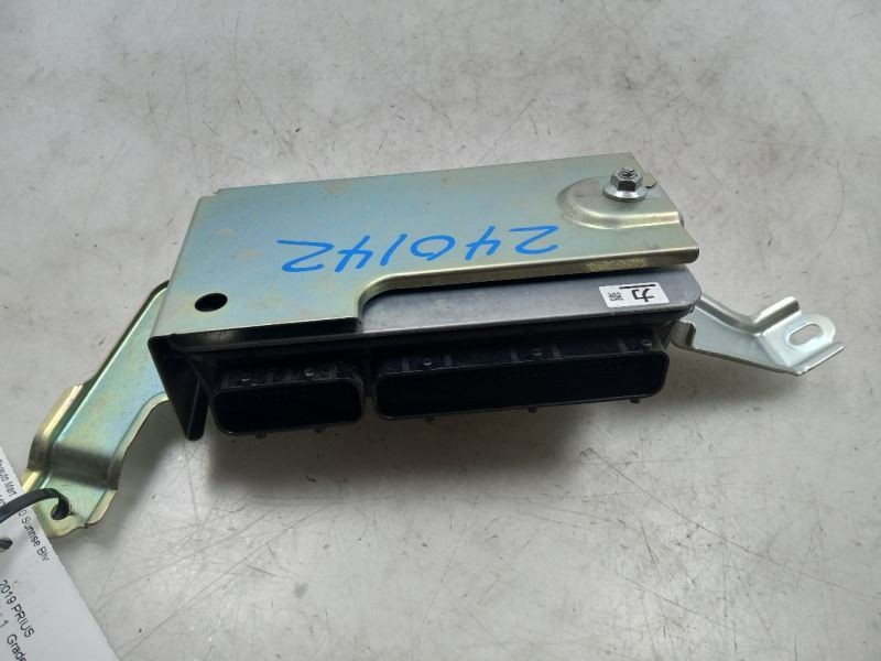 18 19 TOYOTA PRIUS LE ECU ELECTRONIC CONTROL MODULE