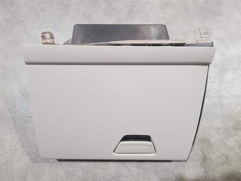ESCAPE2017 Glove Box 567123