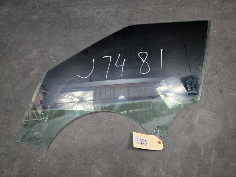 Front Left Door Window Glass 2018 Range Rover Velar LR182535 2019 - 2022