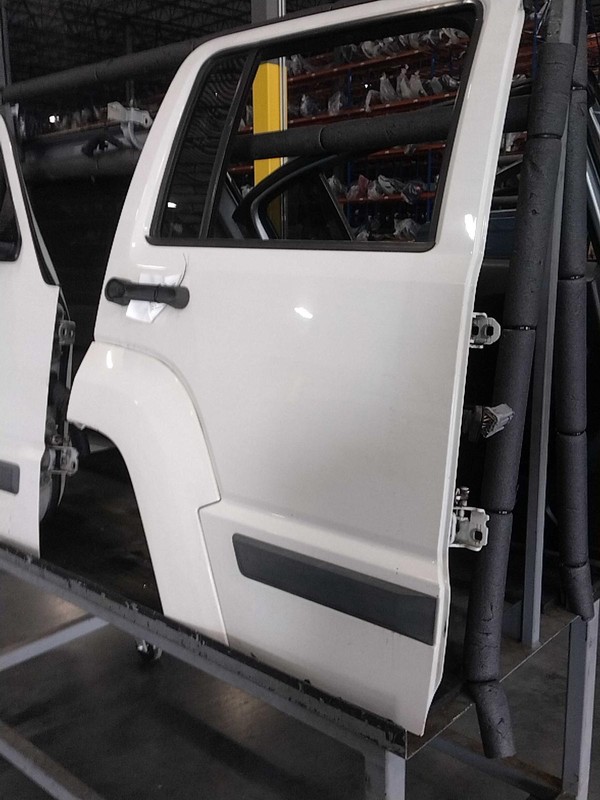 2010 Jeep Liberty Rear Right Door White Used 152K Miles OEM Replacement
