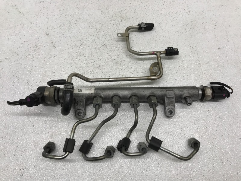 2009 - 2014 VW JETTA TDI FUEL INJECTOR RAIL DISTRIBUTOR 03L130089