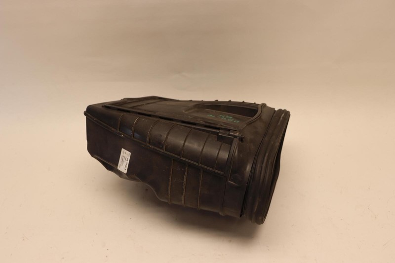 2015-2018 PORSCHE MACAN 3.0L RIGHT SIDE ENGINE AIR CLEANER FILTER BOX OEM