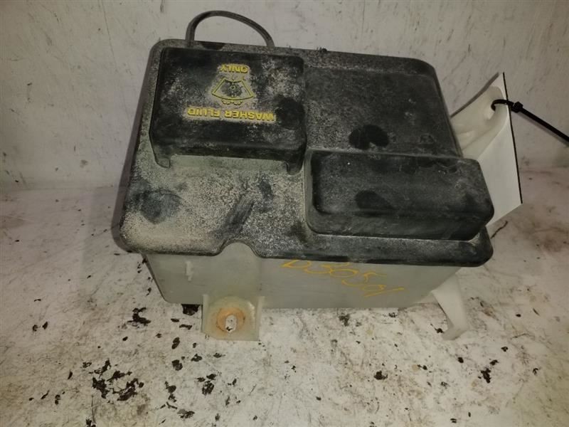 Wash Reservoir Includes Pump Fits 98-06 FORD F150 PICKUP 3170297