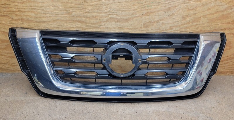 2017 2018 2019NISSAN PATHFINDER Front Bumper Grille OEM