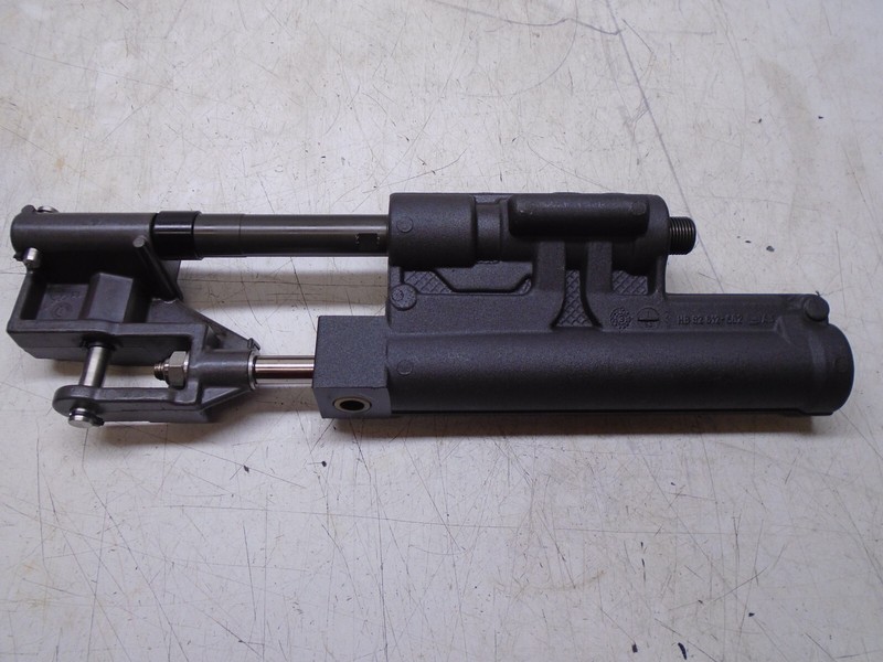 L3 OEM OMC TRANSOM POWER STEERING CYLINDER 3850244