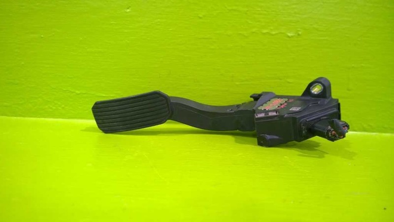 09 10 11 MATRIX GAS ACCELERATOR PEDAL OEM 2805-14