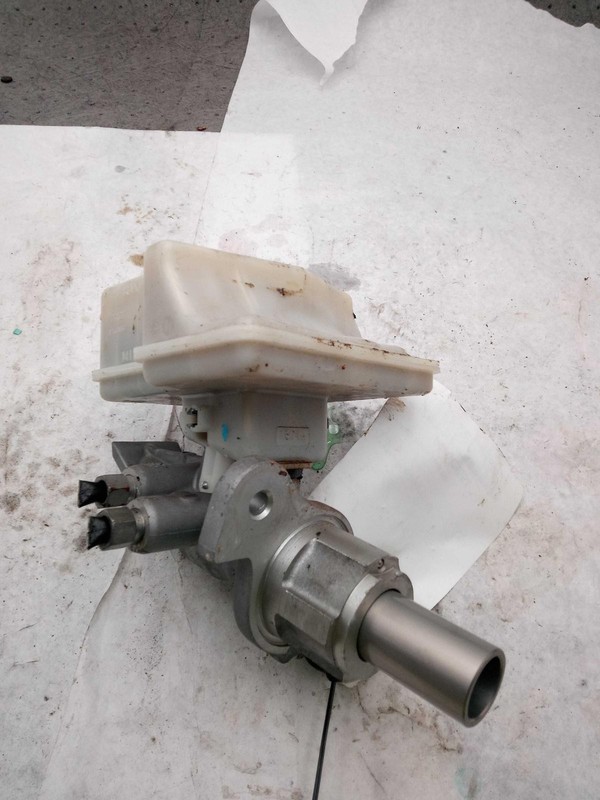 2014 Jeep Grand Cherokee Brake Master Cylinder OEM 68207364AA Used 138K Miles