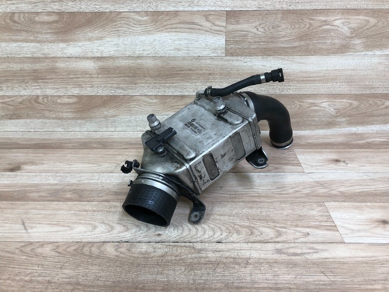 BMW F01 F02 F07 F10 F12 F13 550 650 750 OEM R SIDE ENGINE MOTOR INTERCOOLER 2