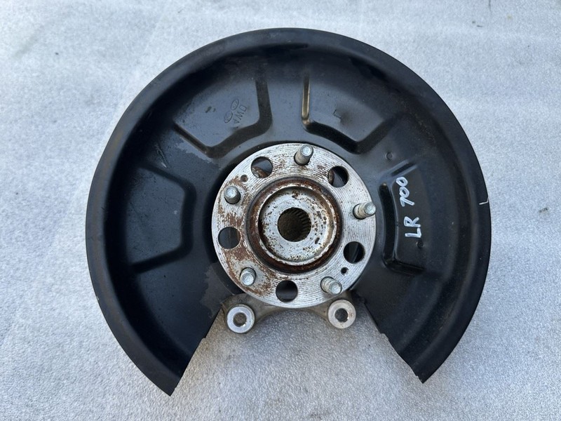 2017-2021 HYUNDAI TUCSON LEFT DRIVER REAR SPINDLE KNUCKLE HUB AWD 52710-D3300