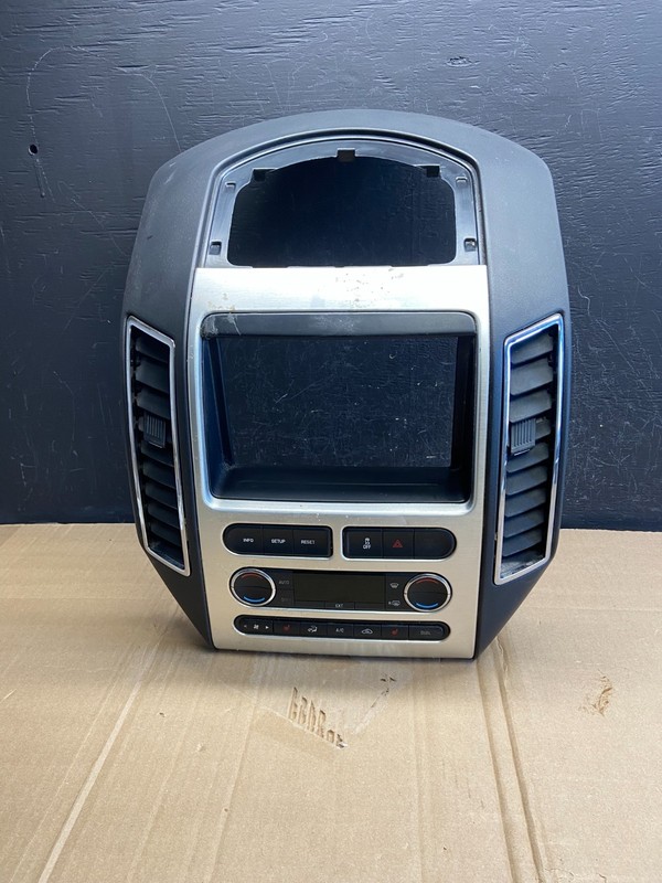 2007 - 2010 Ford Edge Heater Climate Control Radio Control Dash Bezel ad7025 DG