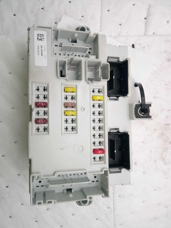 2016 Chrysler 200 Body Control Module OEM 68273253AC 75K Miles White