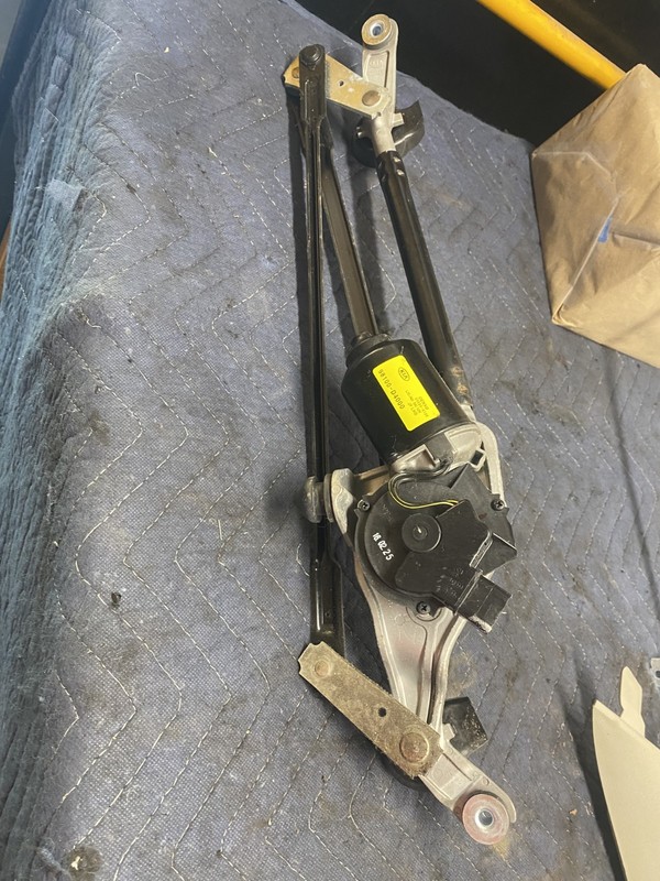 2016 Kia Optima LX Wiper Motor OEM 98100-D4000