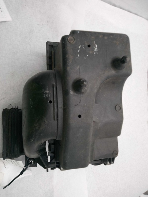2013 Ford Flex Air Cleaner Assembly OEM AA5Z9A600B 165K Miles Used