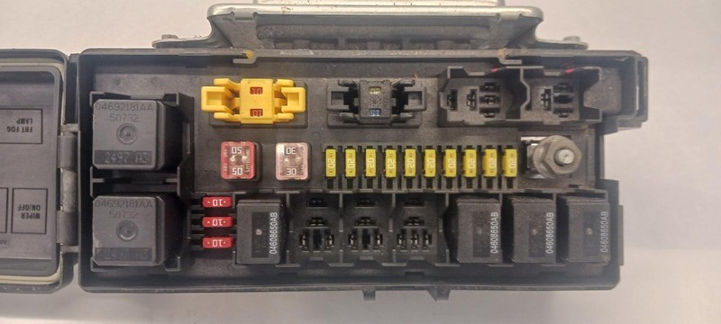 08 JEEP GRAND CHEROKEE TIPC module fuse box 3.7L OEM 1 Year Wnty!