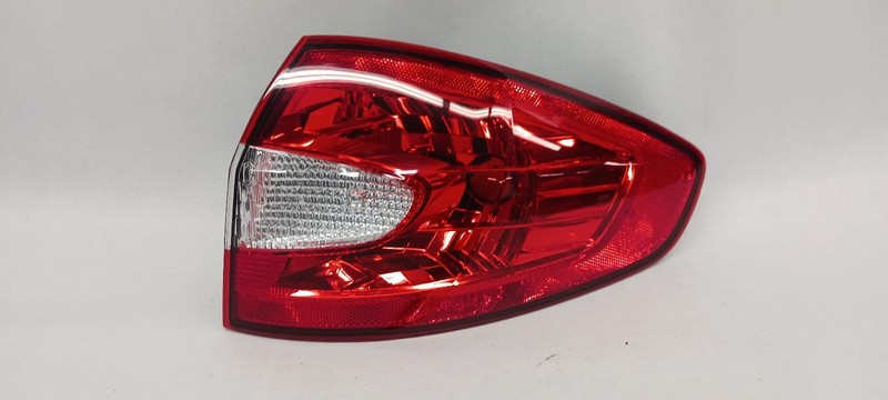 11-'13 FORD FIESTA Right passenger Taillight Sedan quarter mounted OEM