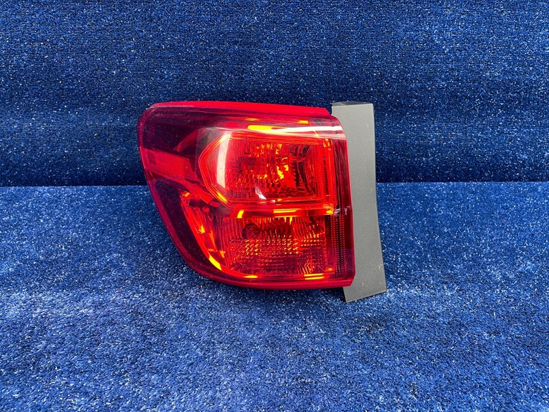 2017-2020 Nissan Pathfinder rear Left Driver Outer Tail Light Lamp OEM