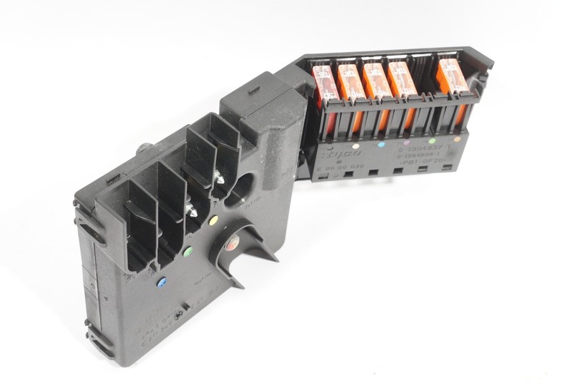 2006-2008 MERCEDES BENZ CLS500 W219 FUSE RELAY JUNCTION BOX OEM