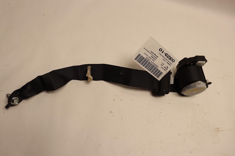 2014-2017 INFINITI Q50 REAR SECOND 2ND ROW CENTER SEAT BELT BLACK OEM