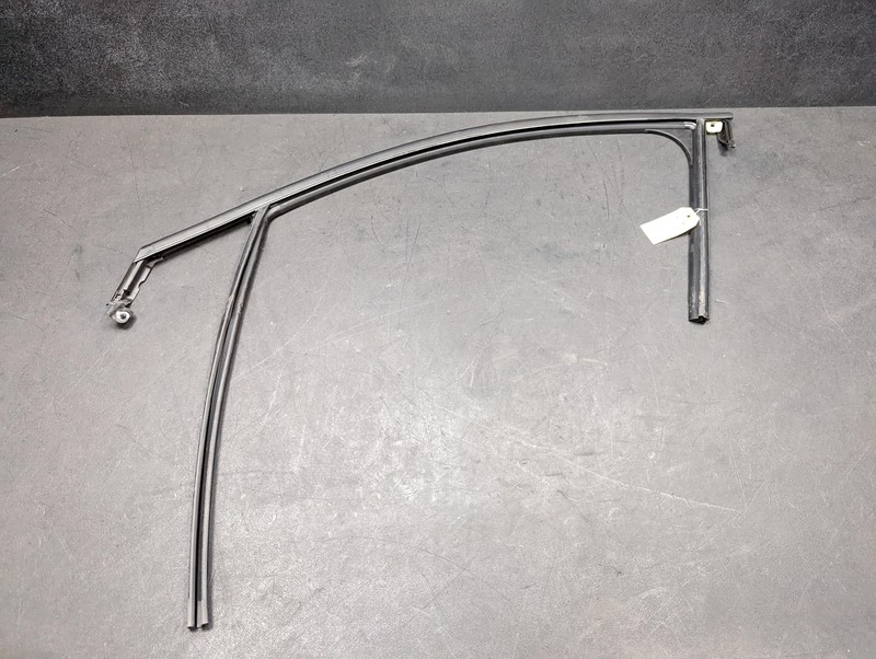 Front Left Door Window Glass Run Channel 2018 Chevrolet Equinox 84288311 19 20
