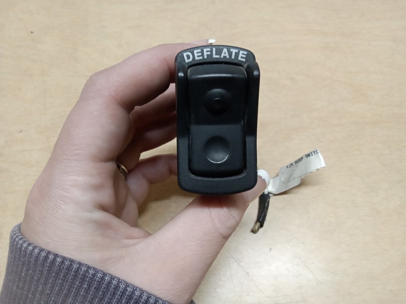 Kenworth 3232-2 G90-1001-2 Deflate Switch